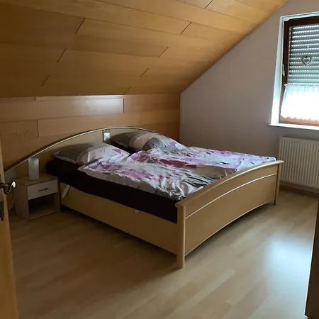 Geraeumige Dachgeschosswohnung