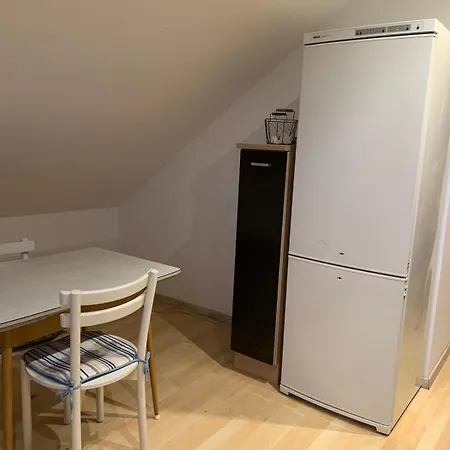 Geraeumige Dachgeschosswohnung Appartement *