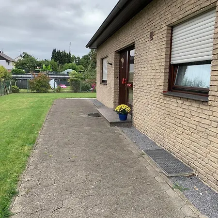 Geraeumige Dachgeschosswohnung Apartment *