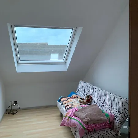 Geraeumige Dachgeschosswohnung Appartement