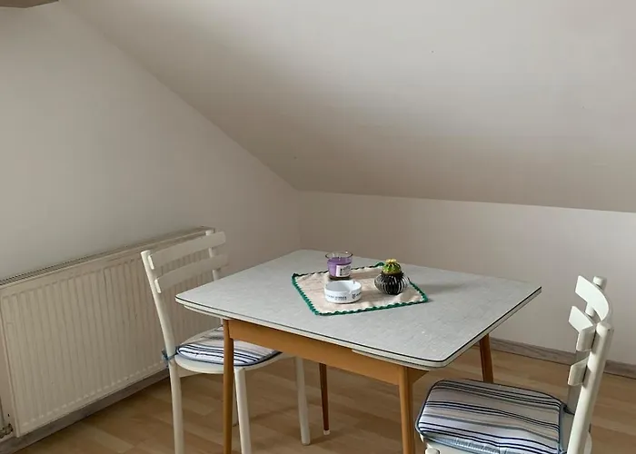 Geraeumige Dachgeschosswohnung Appartement