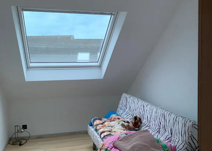 Geraeumige Dachgeschosswohnung Appartement